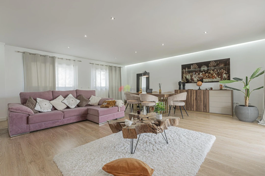 Moradia T4 para Venda em Santo Antonio da Charneca Foto 2