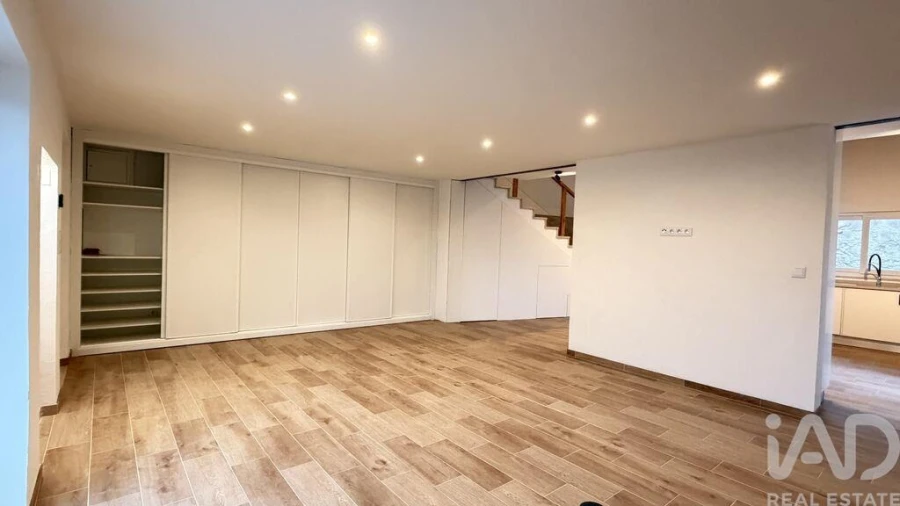 Moradia T2 para Venda em Azoia de Cima e Tremês Foto 3