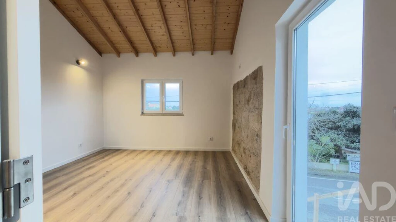 Moradia T2 para Venda em Azoia de Cima e Tremês Foto 10