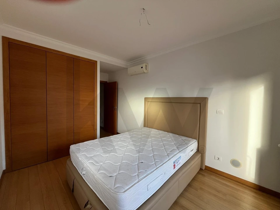 Apartamento T2 para Arrendamento em Ramada e Caneças Foto 10