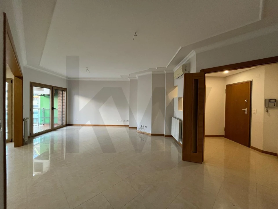 Apartamento T2 para Arrendamento em Ramada e Caneças Foto 1