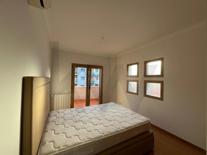 Apartamento T2 para Arrendamento em Ramada e Caneças Foto 8