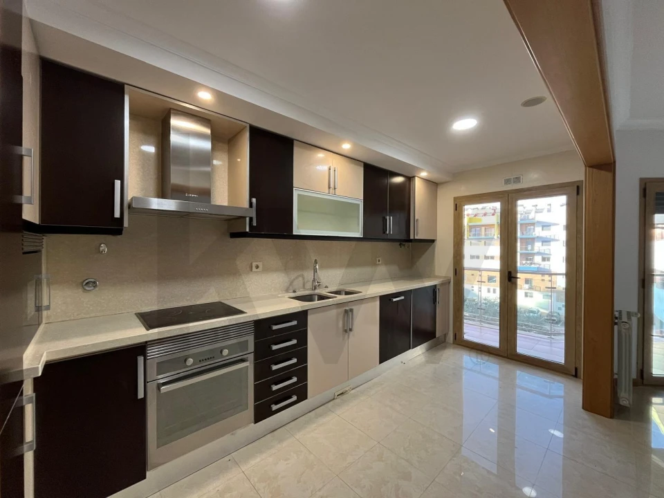 Apartamento T2 para Arrendamento em Ramada e Caneças Foto 7