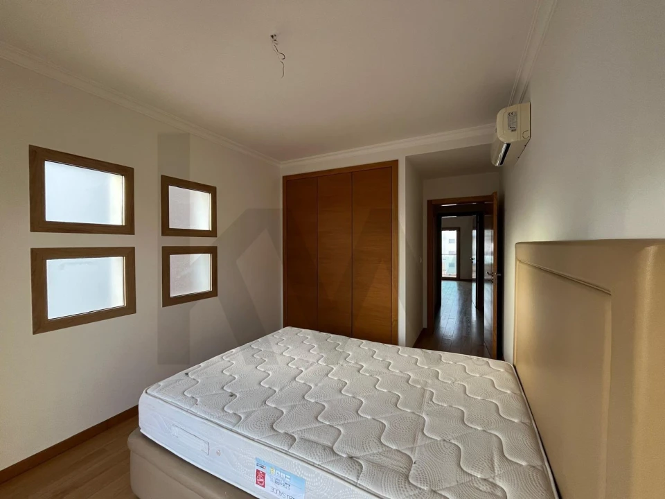 Apartamento T2 para Arrendamento em Ramada e Caneças Foto 9