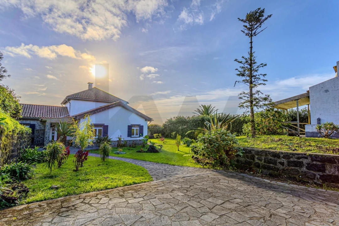 Moradia T3 para Venda em Ginetes Foto 1