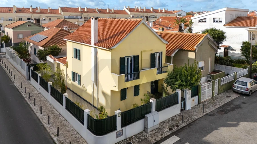 Moradia T3 para Venda em Carnaxide e Queijas Foto 6