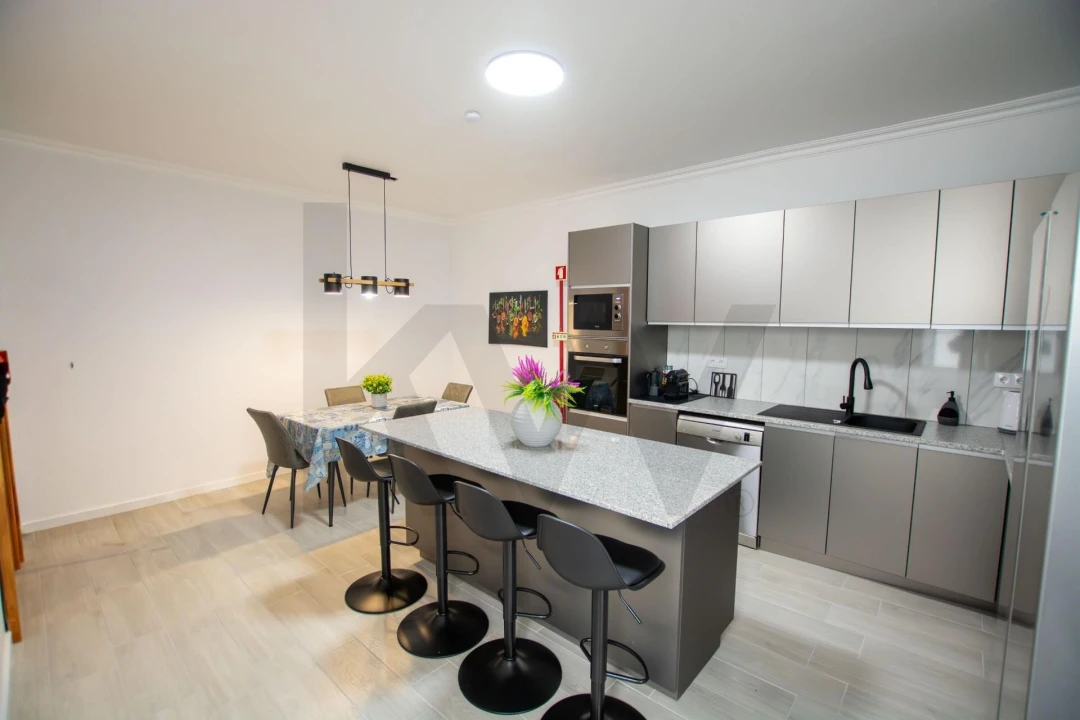 Moradia T5 para Venda em Ponta Delgada (São José) Foto 13