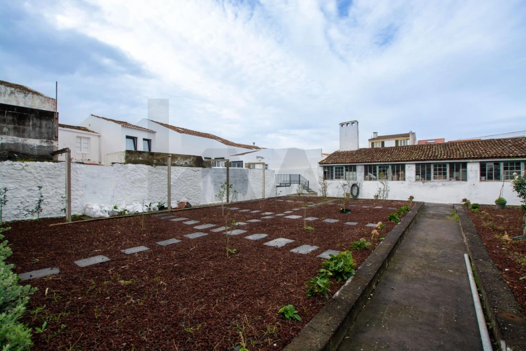 Moradia T5 para Venda em Ponta Delgada (São José) Foto 36