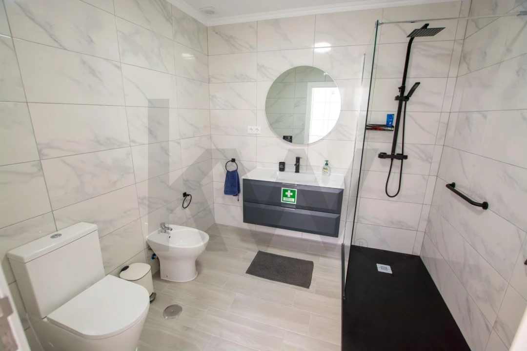 Moradia T5 para Venda em Ponta Delgada (São José) Foto 17