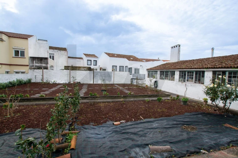 Moradia T5 para Venda em Ponta Delgada (São José) Foto 35