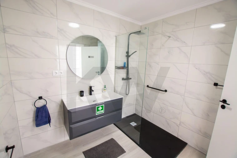 Moradia T5 para Venda em Ponta Delgada (São José) Foto 18