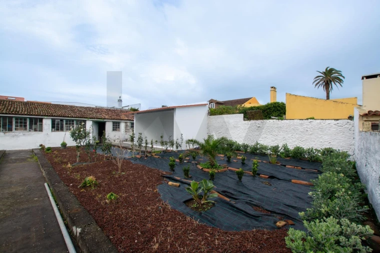 Moradia T5 para Venda em Ponta Delgada (São José) Foto 37