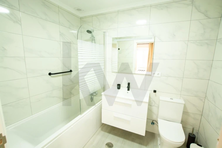 Moradia T5 para Venda em Ponta Delgada (São José) Foto 7