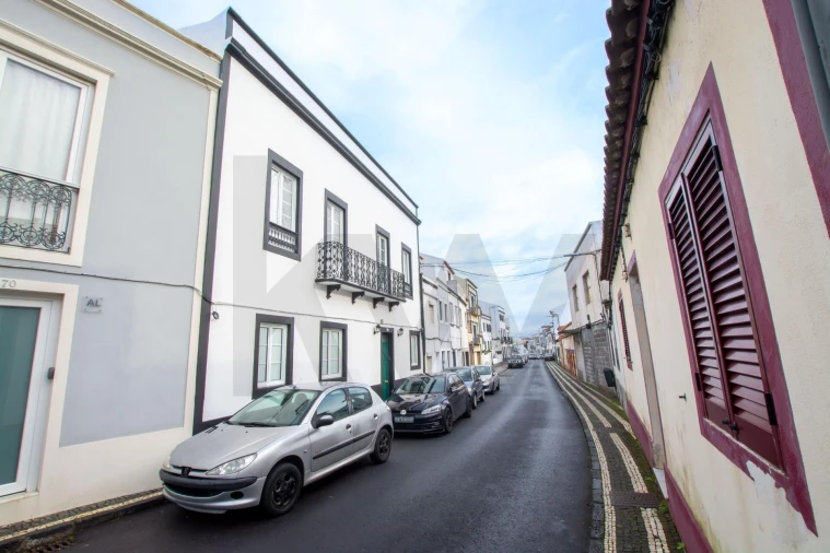 Moradia T5 para Venda em Ponta Delgada (São José)