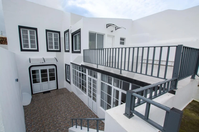 Moradia T5 para Venda em Ponta Delgada (São José) Foto 33