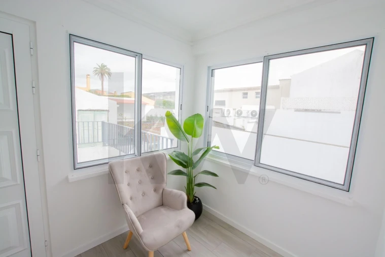 Moradia T5 para Venda em Ponta Delgada (São José) Foto 30