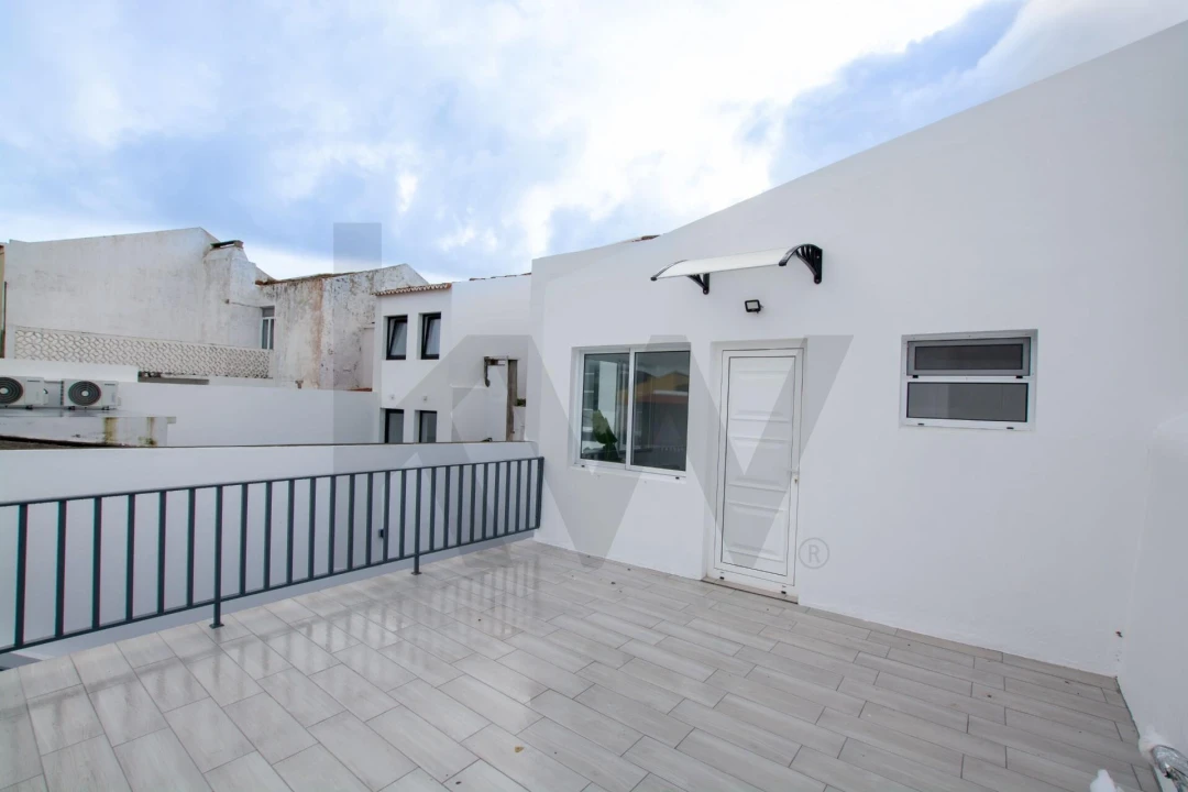 Moradia T5 para Venda em Ponta Delgada (São José) Foto 32