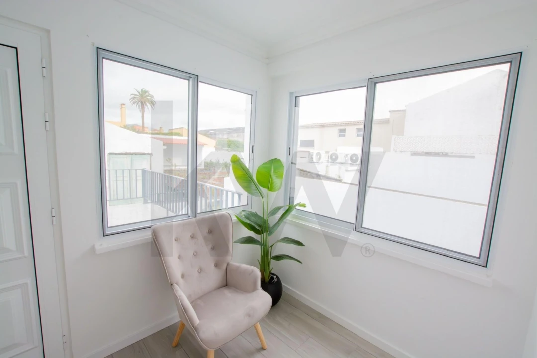 Moradia T5 para Venda em Ponta Delgada (São José) Foto 30