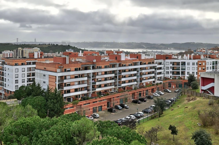 Apartamento T3 para Arrendamento em Algés, Linda-A-Velha e Cruz Quebrada-Dafundo Foto 38