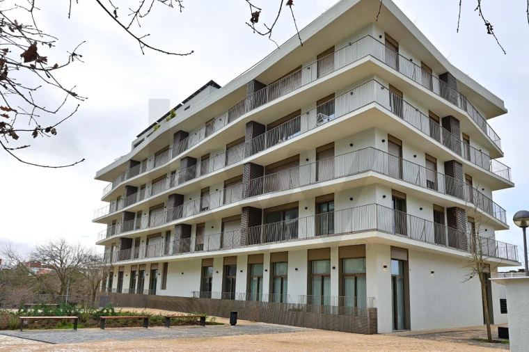 Apartamento T3 para Arrendamento em Algés, Linda-A-Velha e Cruz Quebrada-Dafundo Foto 1