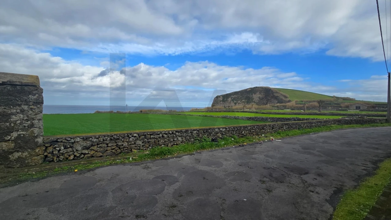 Terreno para Venda em Rabo de Peixe Foto 4