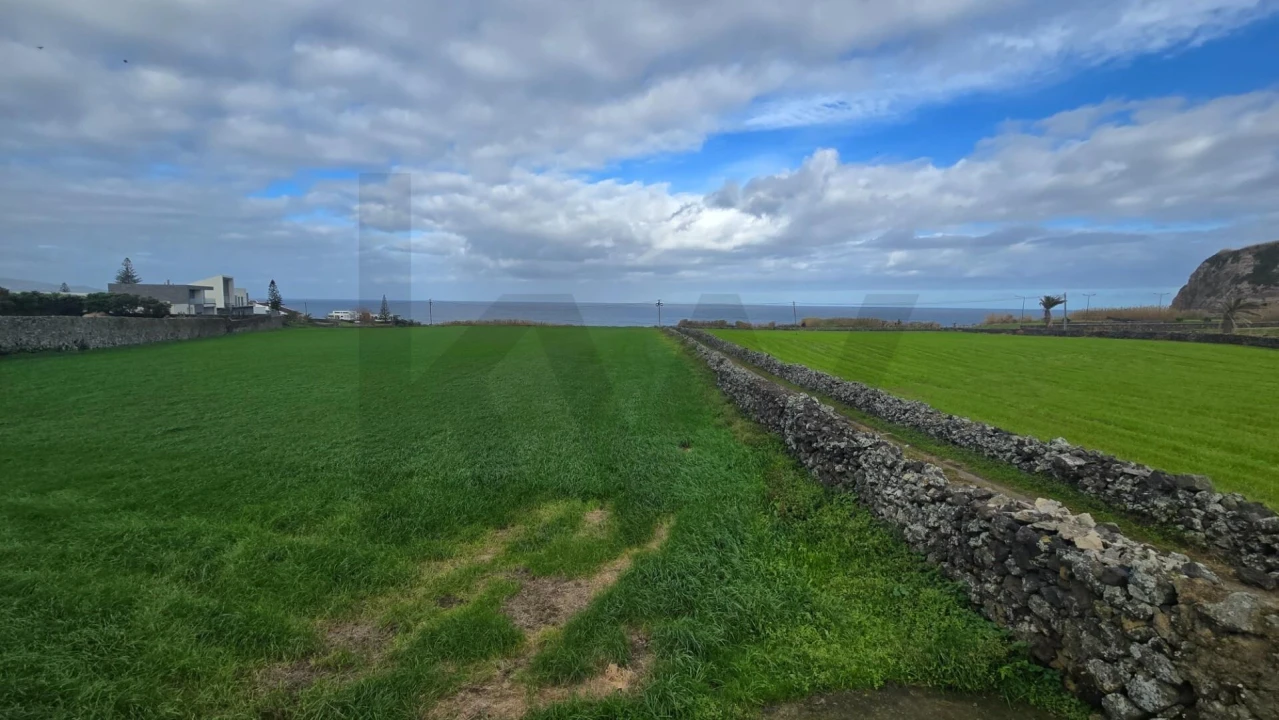 Terreno para Venda em Rabo de Peixe Foto 10