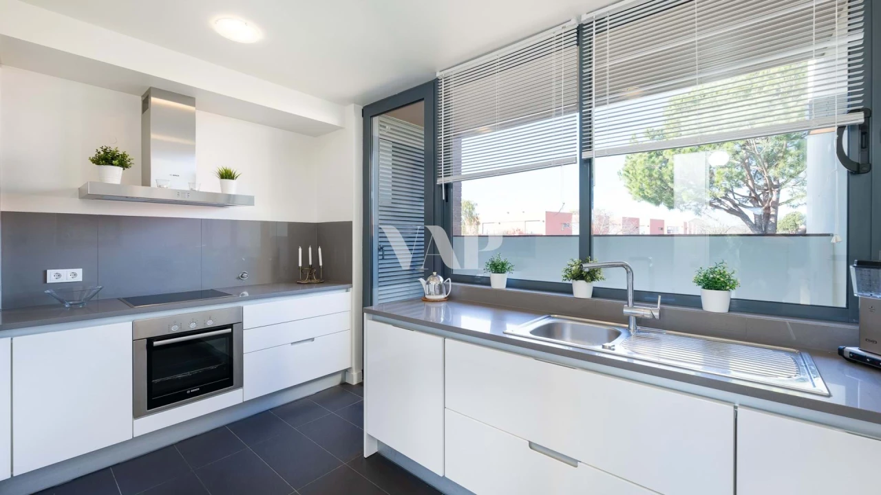 Apartamento T3 para Venda em Quarteira Foto 3