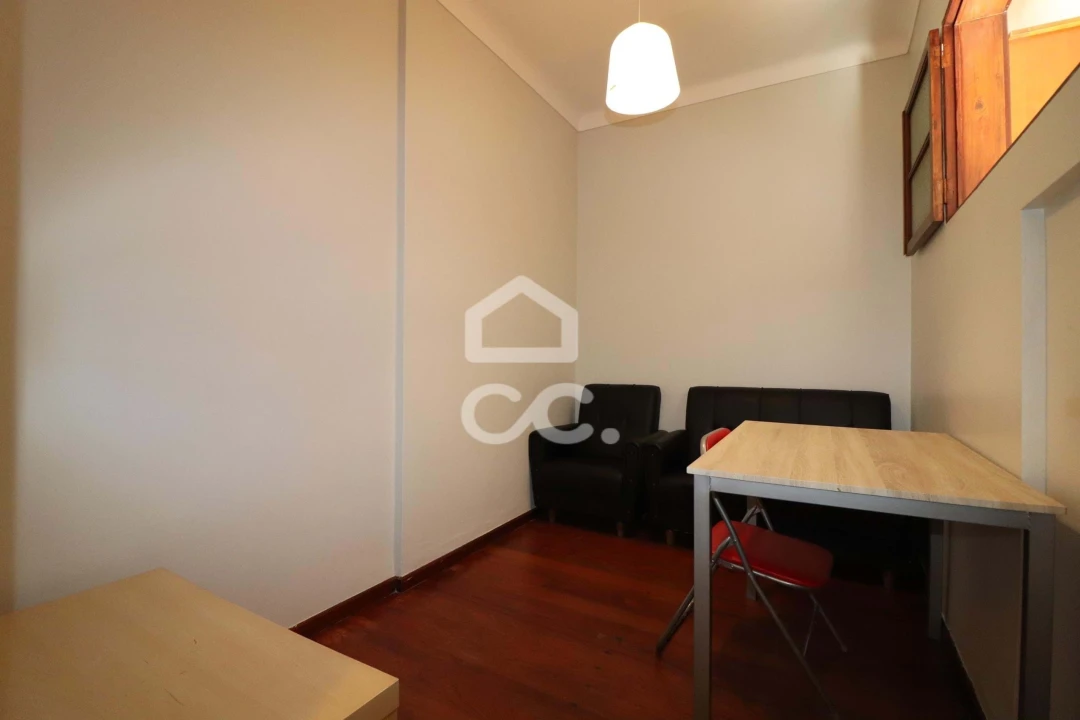 Apartamento T3 para Arrendamento em Sé Nova, Santa Cruz, Almedina e São Bartolomeu Foto 12