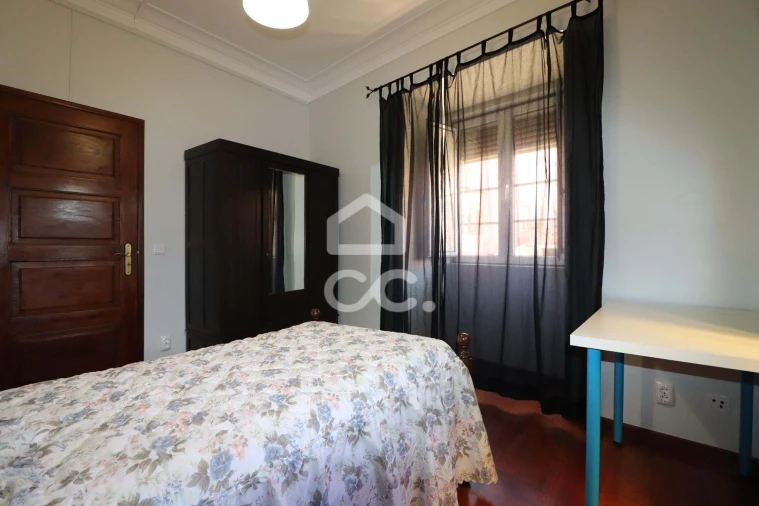 Apartamento T3 para Arrendamento em Sé Nova, Santa Cruz, Almedina e São Bartolomeu Foto 4
