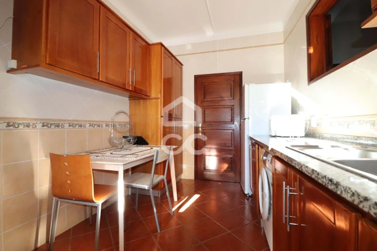Apartamento T3 para Arrendamento em Sé Nova, Santa Cruz, Almedina e São Bartolomeu Foto 10