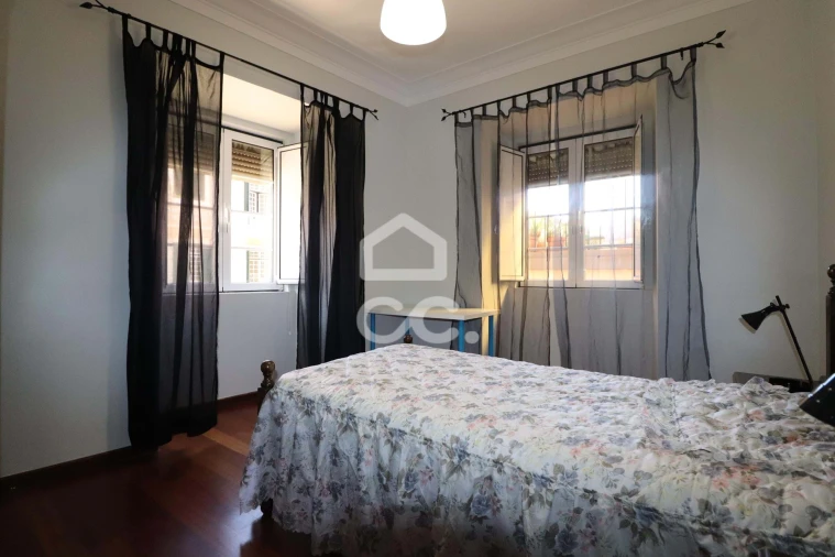 Apartamento T3 para Arrendamento em Sé Nova, Santa Cruz, Almedina e São Bartolomeu Foto 2