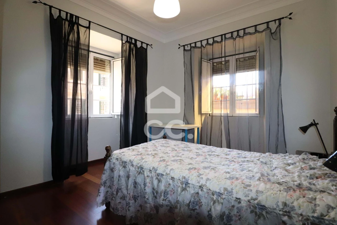 Apartamento T3 para Arrendamento em Sé Nova, Santa Cruz, Almedina e São Bartolomeu Foto 2