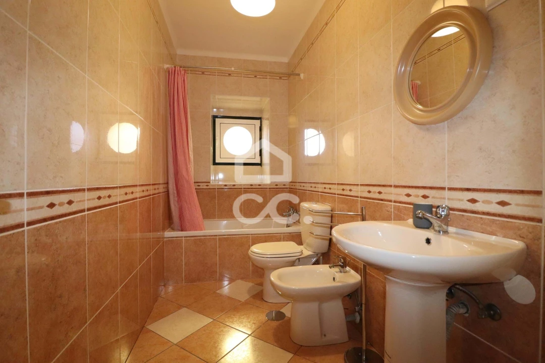 Apartamento T3 para Arrendamento em Sé Nova, Santa Cruz, Almedina e São Bartolomeu Foto 11