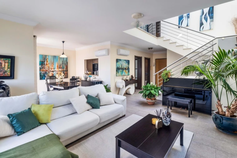 Prédio para Venda em Quarteira Foto 3