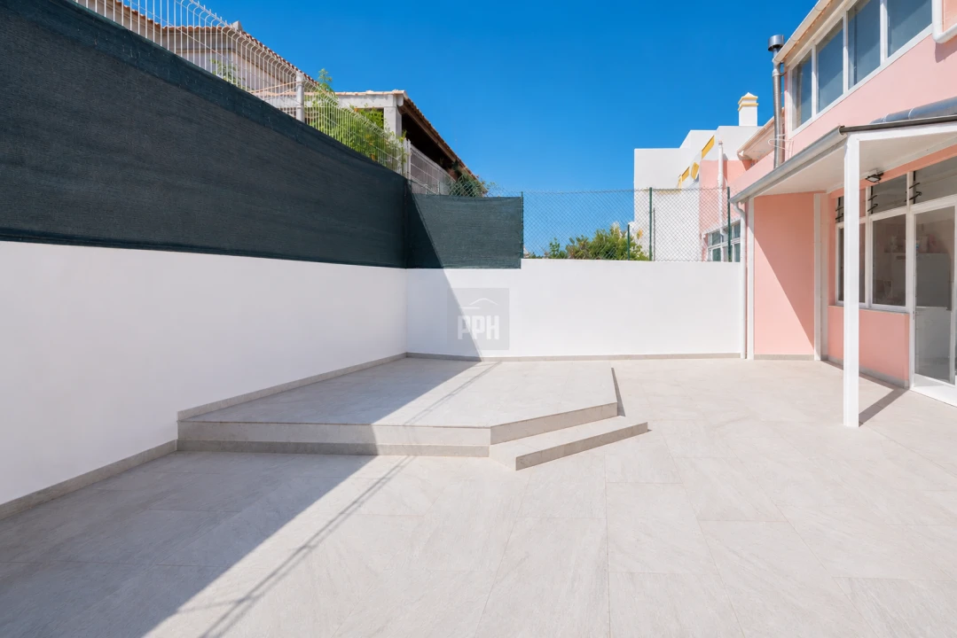 Apartamento T3 para Venda em Quarteira Foto 4