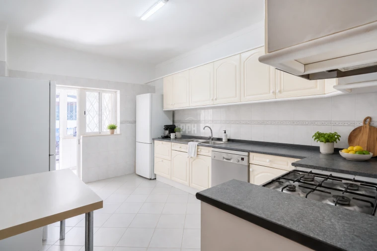 Apartamento T3 para Venda em Quarteira Foto 16