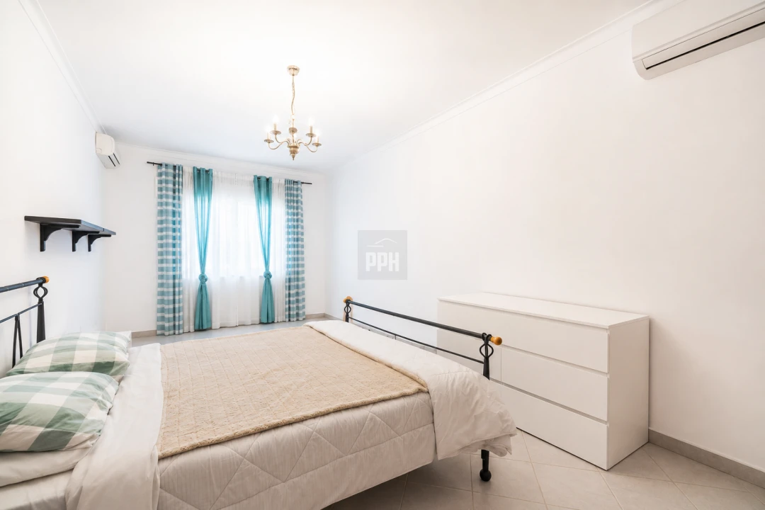 Apartamento T3 para Venda em Quarteira Foto 10
