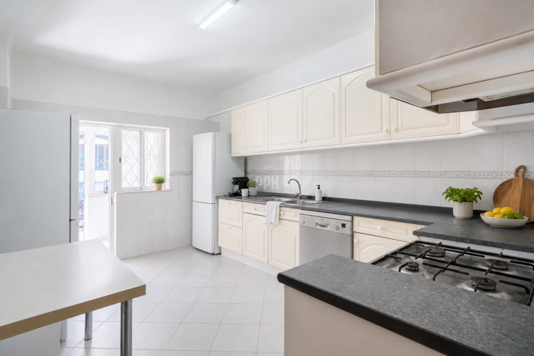 Apartamento T3 para Venda em Quarteira Foto 16