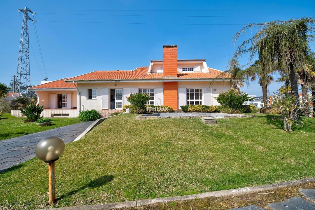 Moradia T8 para Venda em Arcozelo Foto 2