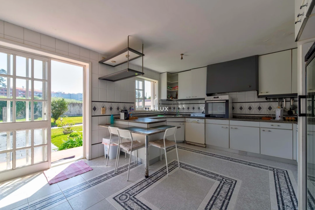 Moradia T8 para Venda em Arcozelo Foto 46