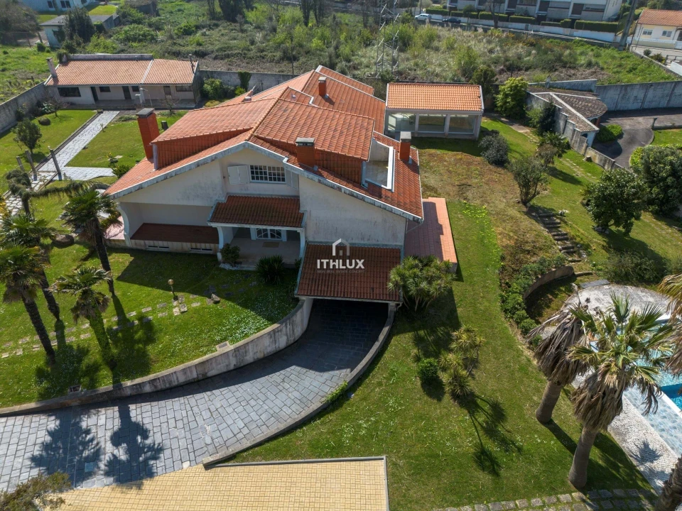 Moradia T8 para Venda em Arcozelo Foto 3