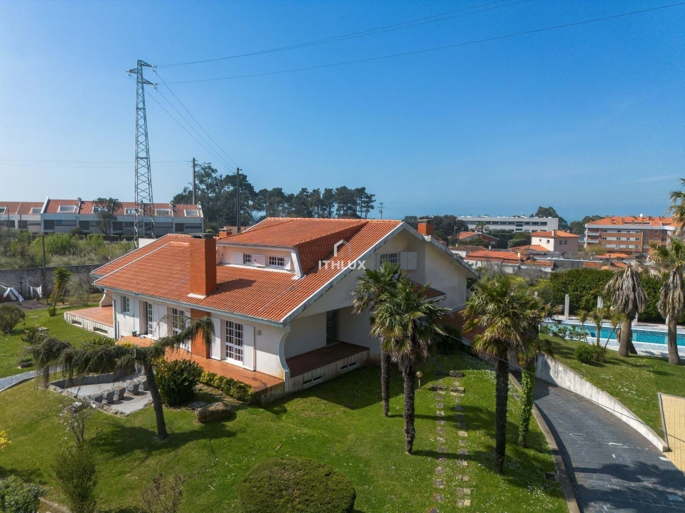 Moradia T8 para Venda em Arcozelo Foto 1