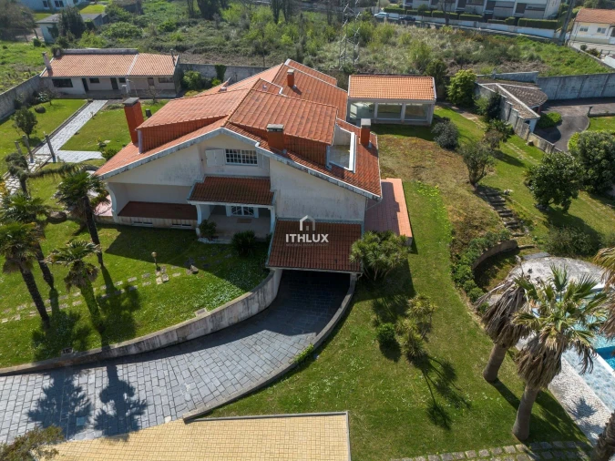 Moradia T8 para Venda em Arcozelo Foto 3