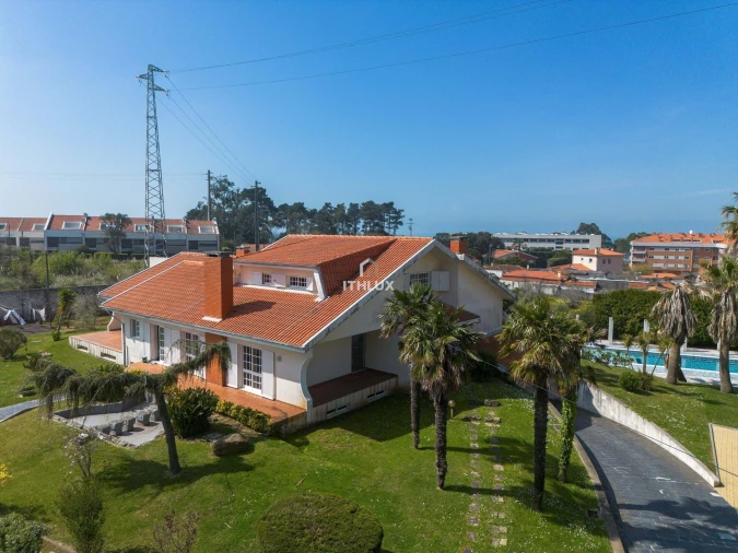 Moradia T8 para Venda em Arcozelo Foto 1