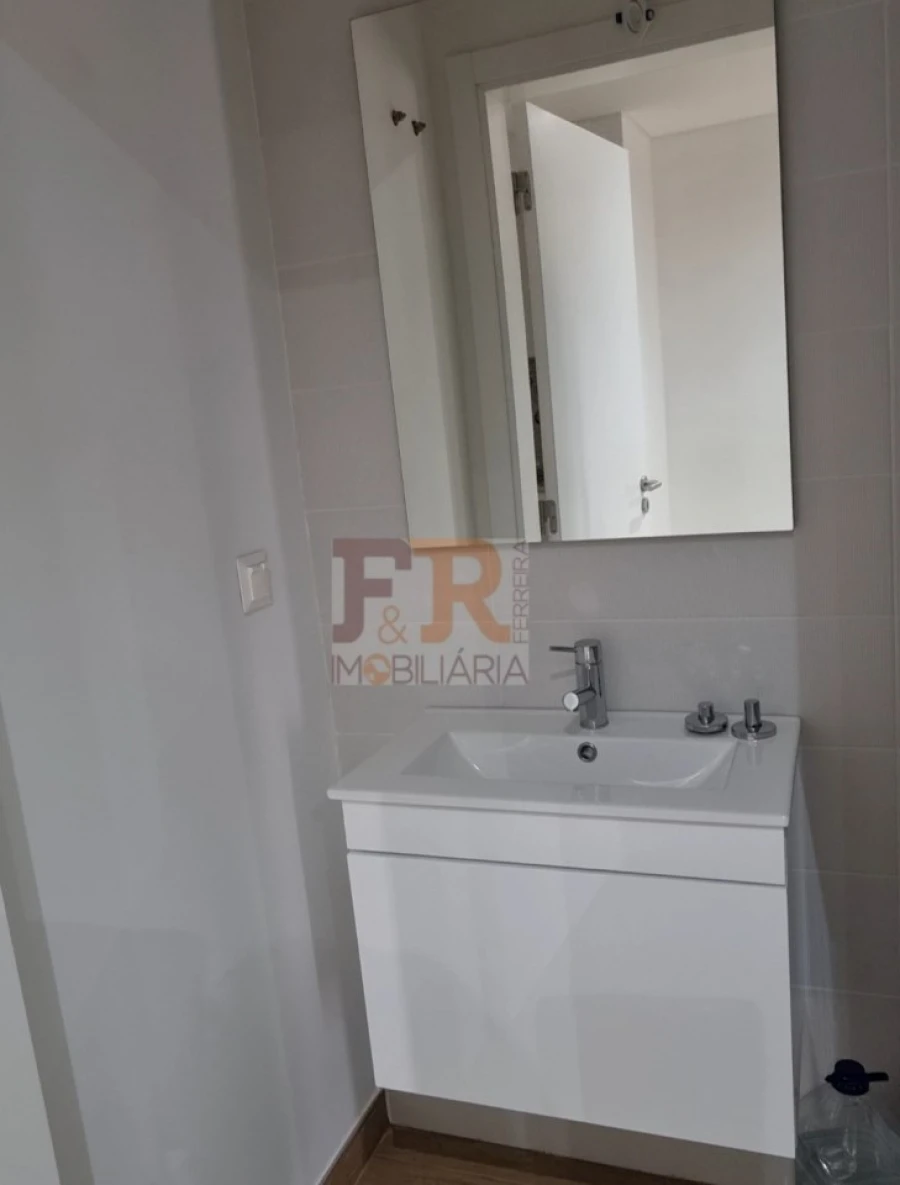 Moradia T3 para Venda em Fernao Ferro Foto 27