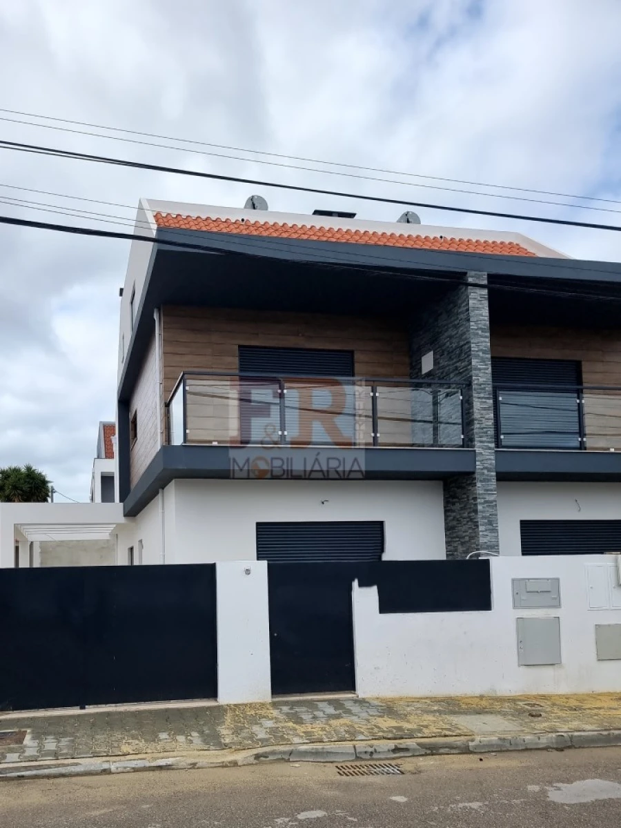 Moradia T3 para Venda em Fernao Ferro Foto 34