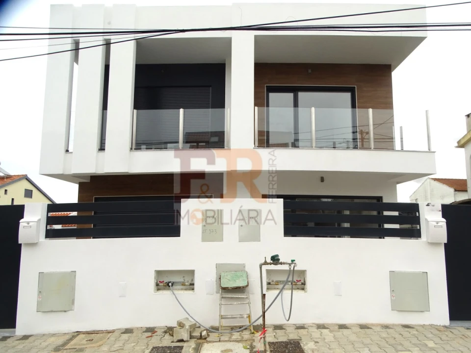 Moradia T3 para Venda em Fernao Ferro Foto 3