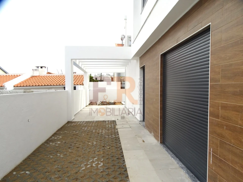 Moradia T3 para Venda em Fernao Ferro Foto 1