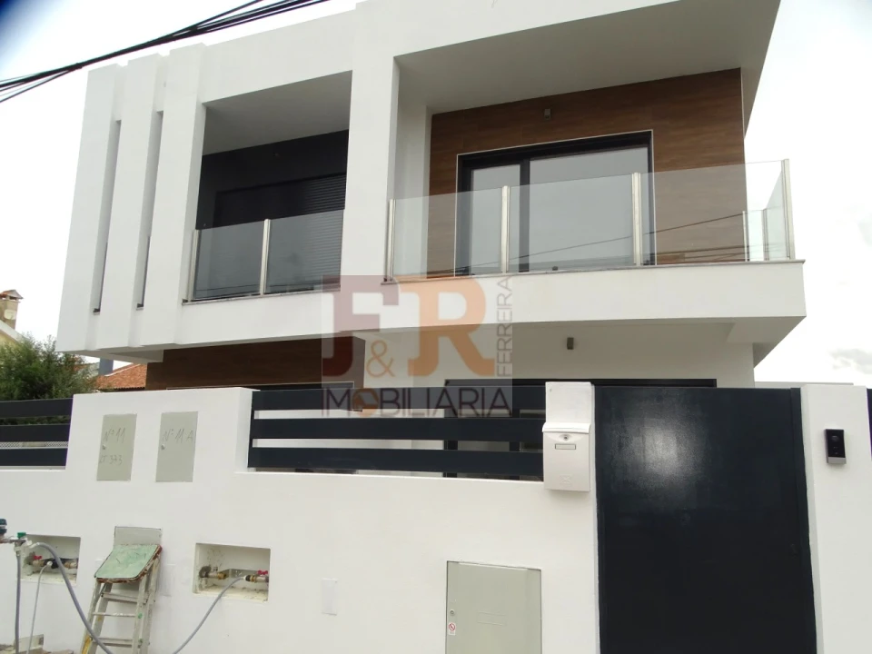 Moradia T3 para Venda em Fernao Ferro Foto 4