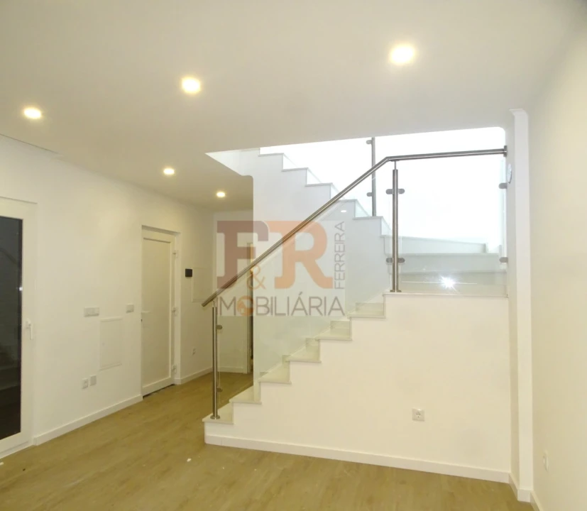 Moradia T3 para Venda em Fernao Ferro Foto 10